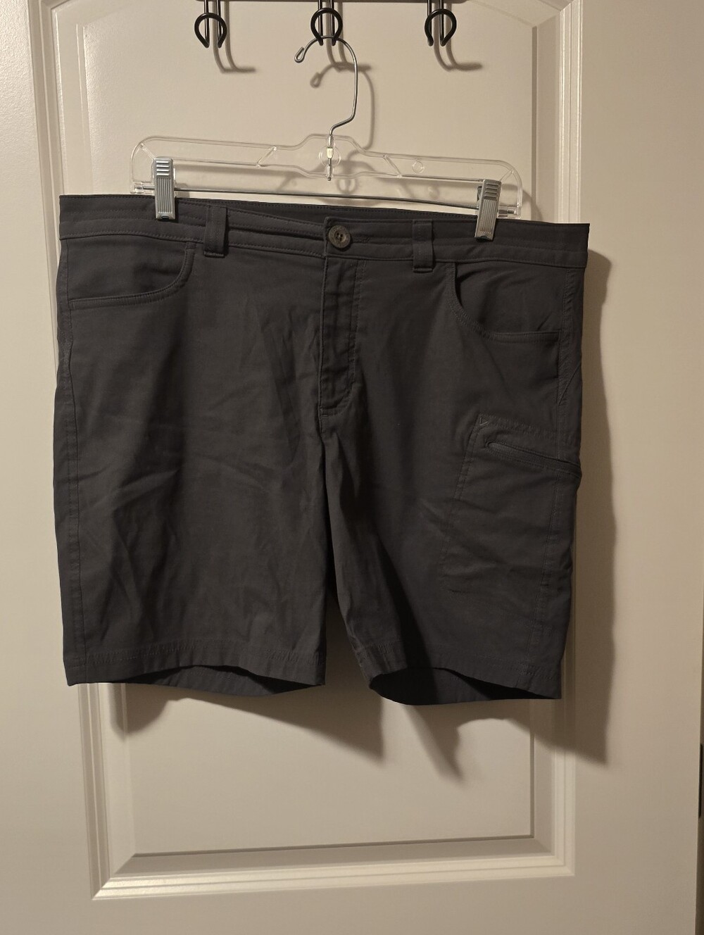 Eddie Bauer Rainier Cargo Shorts Dark Gray Size 14